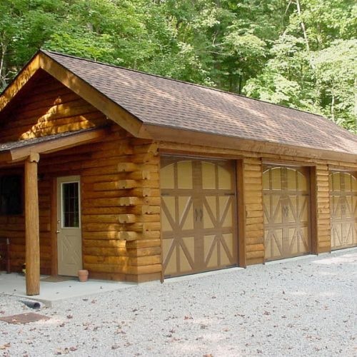 Log cabin with garage finished in Mission Brown